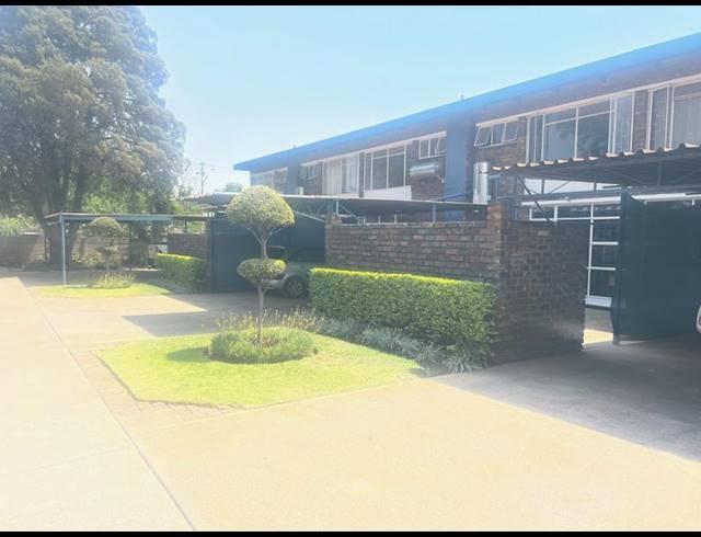 2 BEDROOM TOWNHOUSE FOR SALE IN ROSEVILLE